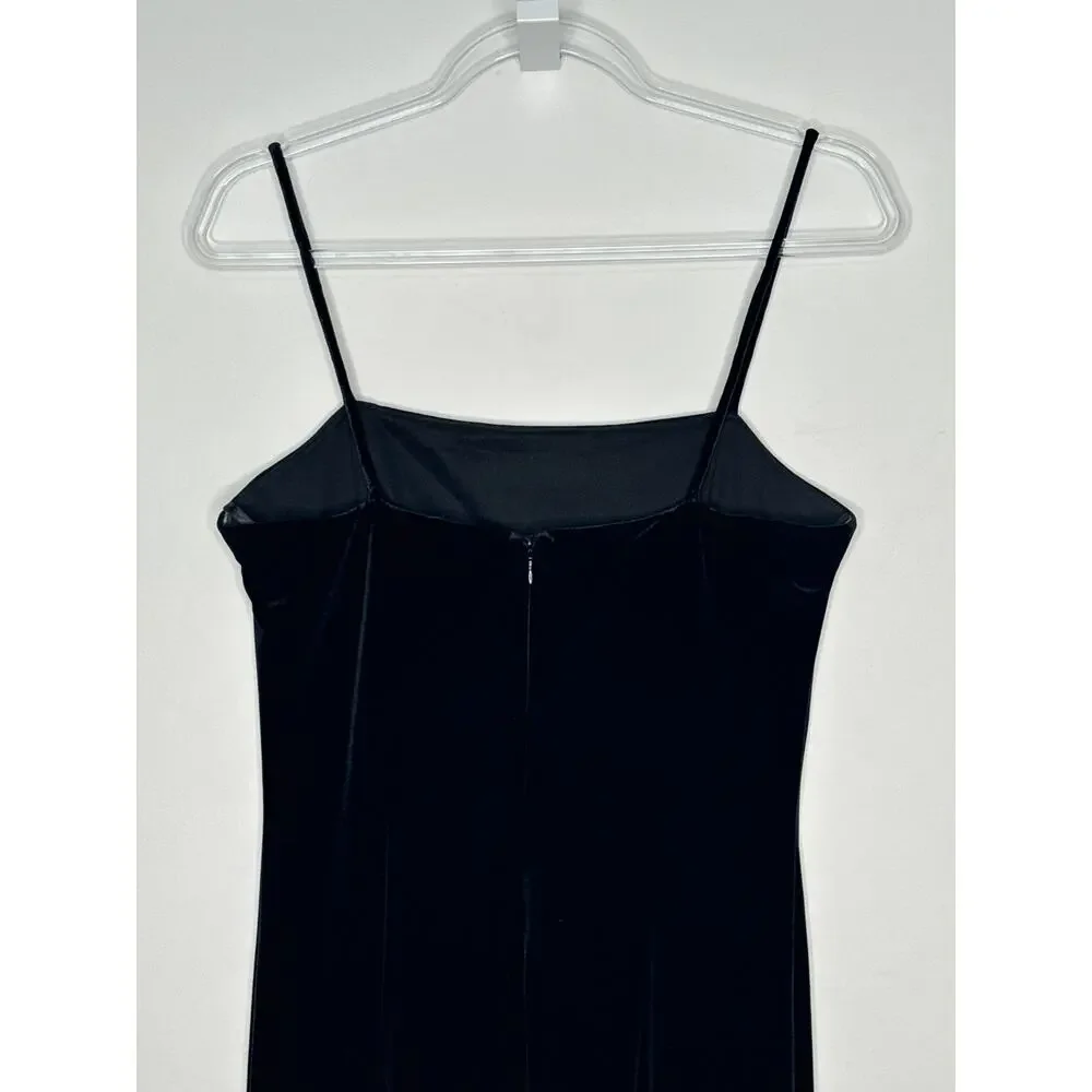 Dressbarn Collection 1990s Black Velvet Embroidered Gown formal sexy 6